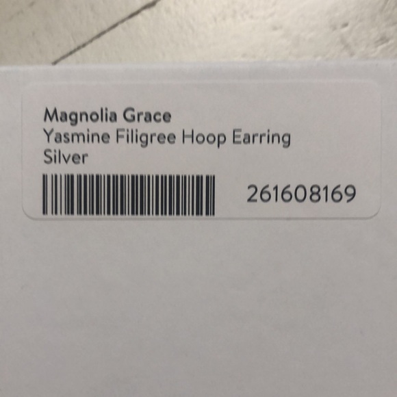 Metal hoop earrings - Picture 4 of 5